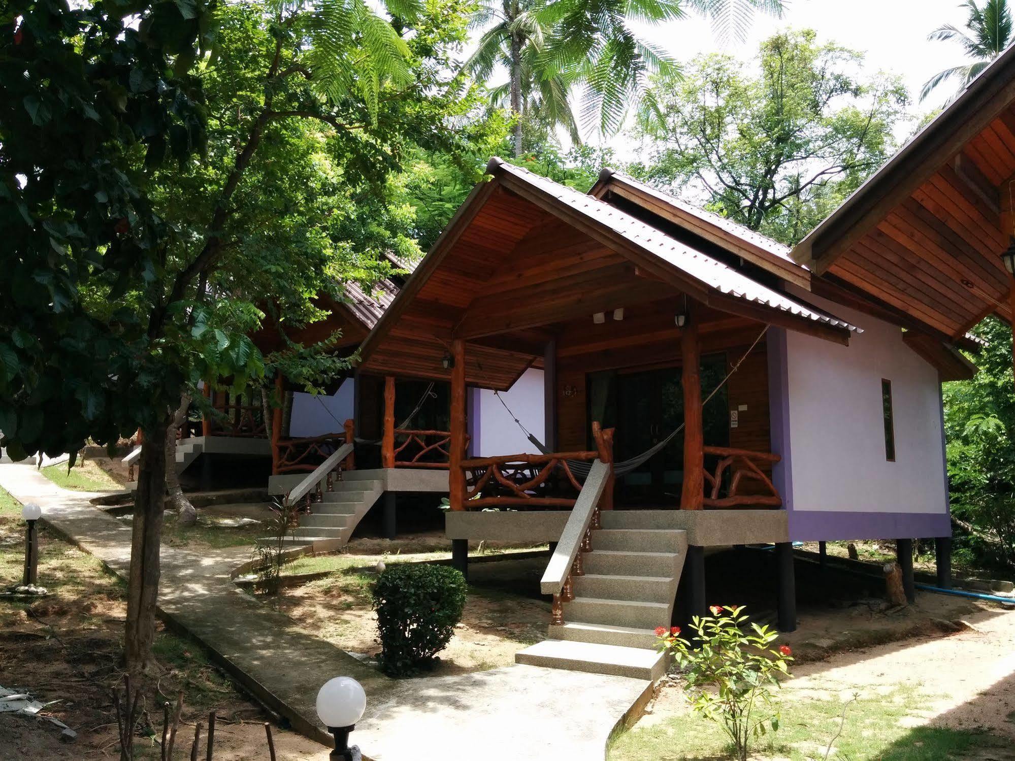 บ้านใต้ รีสอร์ท รีสอร์ท